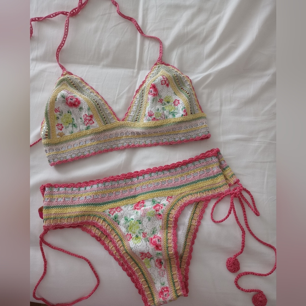 Rinikini Zoe Crochet Bikini Size Small - Picture 4 of 7